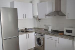 Kuchnia lub aneks kuchenny w obiekcie Modern studio flat close to Plaza Merced