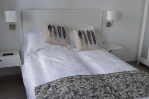 Łóżko lub łóżka w pokoju w obiekcie Modern studio flat close to Plaza Merced