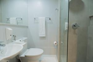 Koupelna v ubytování Avior Hotel + 24 fotografií