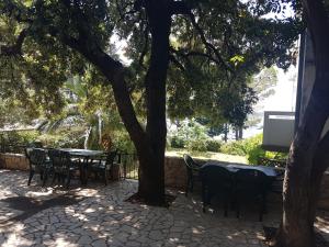 Vonkajšia záhrada v ubytovaní Apartments Jungic, Rab