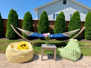 a yard with two hammocks and a vase of flowers at Aqualina Inn Montauk in Montauk
