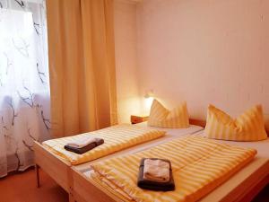 two beds in a room with two bags on them at Berg-Bungalows Leinleitertal in Heiligenstadt