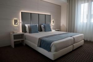 Cama ou camas em um quarto em THE ONE Grand Hotel da Póvoa - by MHMB Hospitality