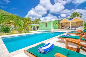 Bazén v ubytování Bequia Beach Hotel - Luxury Resort nebo v jeho okolí