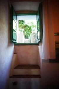 Φωτογραφία από το άλμπουμ του La Madeleine- The House Beyond Time σε San Gregorio