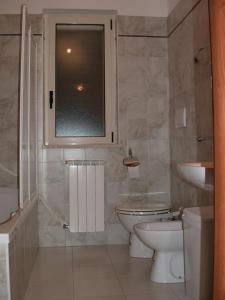 a bathroom with a toilet and a sink at Casa Vacanze Agriturismo BioMele in Policoro