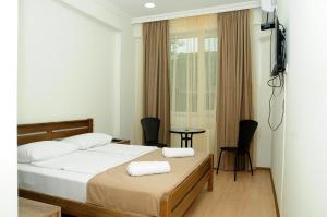 Voodi või voodid majutusasutuse Family Hotel Chino toas