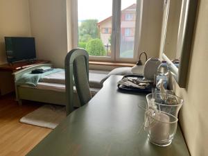 Televízia a/alebo spoločenská miestnosť v ubytovaní Willa Łąkowa
