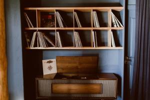 a book shelf filled with books in a room at The Suttle Lodge & Boathouse in Camp Sherman