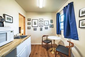 Köök või kööginurk majutusasutuses Stonewall Motor Lodge +21 fotot