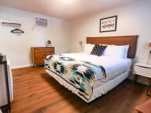 Katil atau katil-katil dalam bilik di Stonewall Motor Lodge
