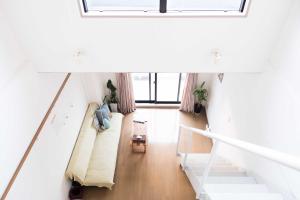 En eller flere senger på et rom på MINIMAL SHIMOKITA Stylish Loft or Studio Apt
