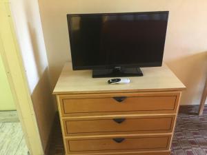 a television sitting on top of a dresser at Days Inn by Wyndham Yazoo City in Yazoo City