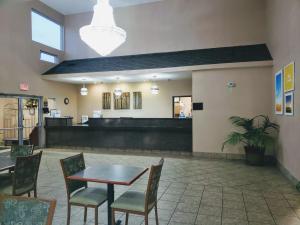 Restaurace v ubytování Days Inn & Suites by Wyndham of Morris