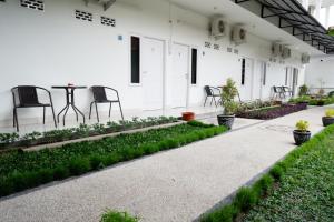 Zahrada ubytování RedDoorz near Mataram University