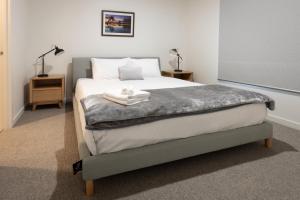 A bed or beds in a room at All Seasons Marysville