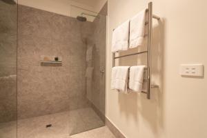 a bathroom with a shower and a glass shower stall at All Seasons Marysville in Marysville +33 photos