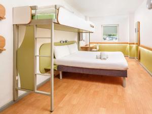 Postel nebo postele na pokoji v ubytování ibis budget Southampton Centre