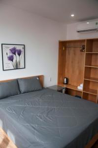 Postel nebo postele na pokoji v ubytování Nếp Apartment Hotel