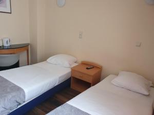 Ένα ή περισσότερα κρεβάτια σε δωμάτιο στο Hotel Queen Mary