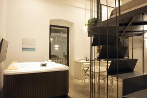 Bilik mandi di Sebèl Luxury Rooms