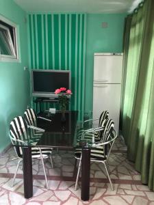 Televisyen dan/atau pusat hiburan di Swiss Hostel