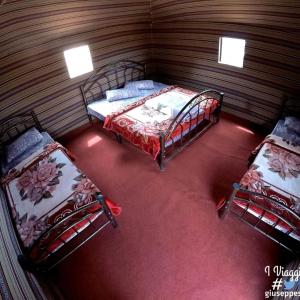 Rumshines Camp tesisinde bir odada yatak veya yataklar