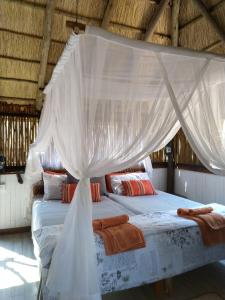 Кровать или кровати в номере Off Beat Safaris Bush Lodge