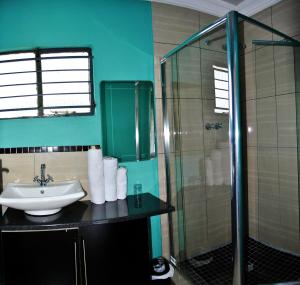 A bathroom at Lapologa B&B Phalaborwa