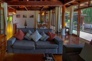 Area soggiorno di Luxury 5 bedrooms Villa with Seaview Infinity Pool overlooking Surin Beach