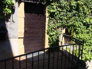 Balkoni atau teres di Logis La Gamade