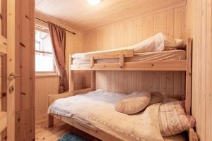 a bedroom with two bunk beds in a cabin at Cabin in Hodlekve with 5 bedrooms & hot tub. in Sogndal