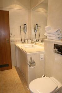 Łazienka w obiekcie Hotel Roudna