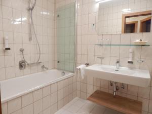 Łazienka w obiekcie Hotel Unterhof