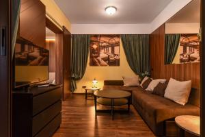 A seating area at Palace of Culture 2-Bedroom Retreat on Skobelev blvd Még 33 kép