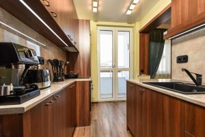 A kitchen or kitchenette at Palace of Culture 2-Bedroom Retreat on Skobelev blvd