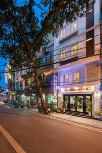 a building on the side of a city street at Madelise Central Hotel & Travel in Hanoi