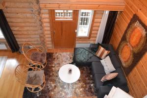 an overhead view of a living room with a couch and chairs at Chalet Suomukka in Suomutunturi