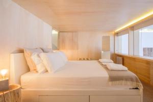 En eller flere senge i et værelse på OHH - Mouzinho Deluxe Apartment