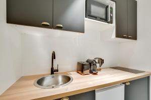 Pick A Flat's Apartment in Bastille - Rue du Chemin Vert 주방 또는 간이 주방