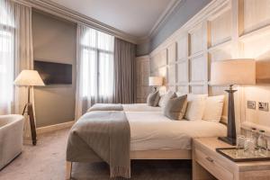מיטה או מיטות בחדר ב-The Scotsman Hotel