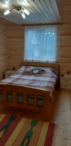 Postel nebo postele na pokoji v ubytování Котедж під горою