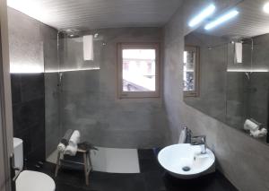 Łazienka w obiekcie Cal Dalmau Apartaments Átic