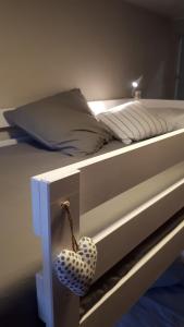Łóżko lub łóżka w pokoju w obiekcie Cal Dalmau Apartaments Átic