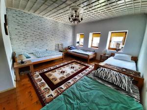 Postel nebo postele na pokoji v ubytování Kulla Dula Guesthouse