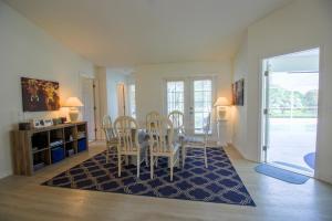 a dining room with a table and chairs on a rug at North Foxrun Terrace Villa 1512 in Inverness