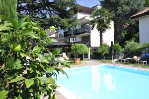 Bazén v ubytování Hotel Jasmin nebo v jeho okolí