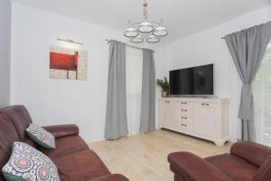 Televízia a/alebo spoločenská miestnosť v ubytovaní Apartman Slavice