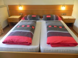 Un pat sau paturi într-o cameră la Hotel Schoberhof