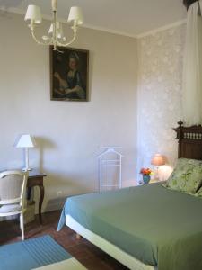 Domaine de Lamartine tesisinde bir odada yatak veya yataklar